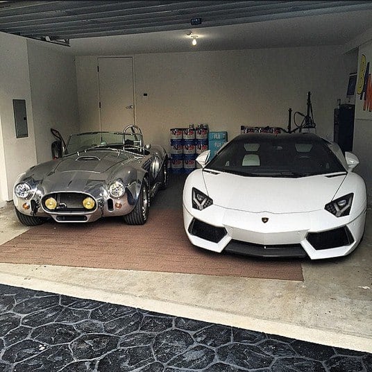 O meninão diz, de acordo com a legenda da foto, que ter uma garagem assim é o mundo dos homens

Veja a seguir os principais lançamentos de motos para 2015