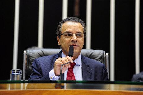 Presidente da Câmara Henrique Alves não voltou ao trabalho