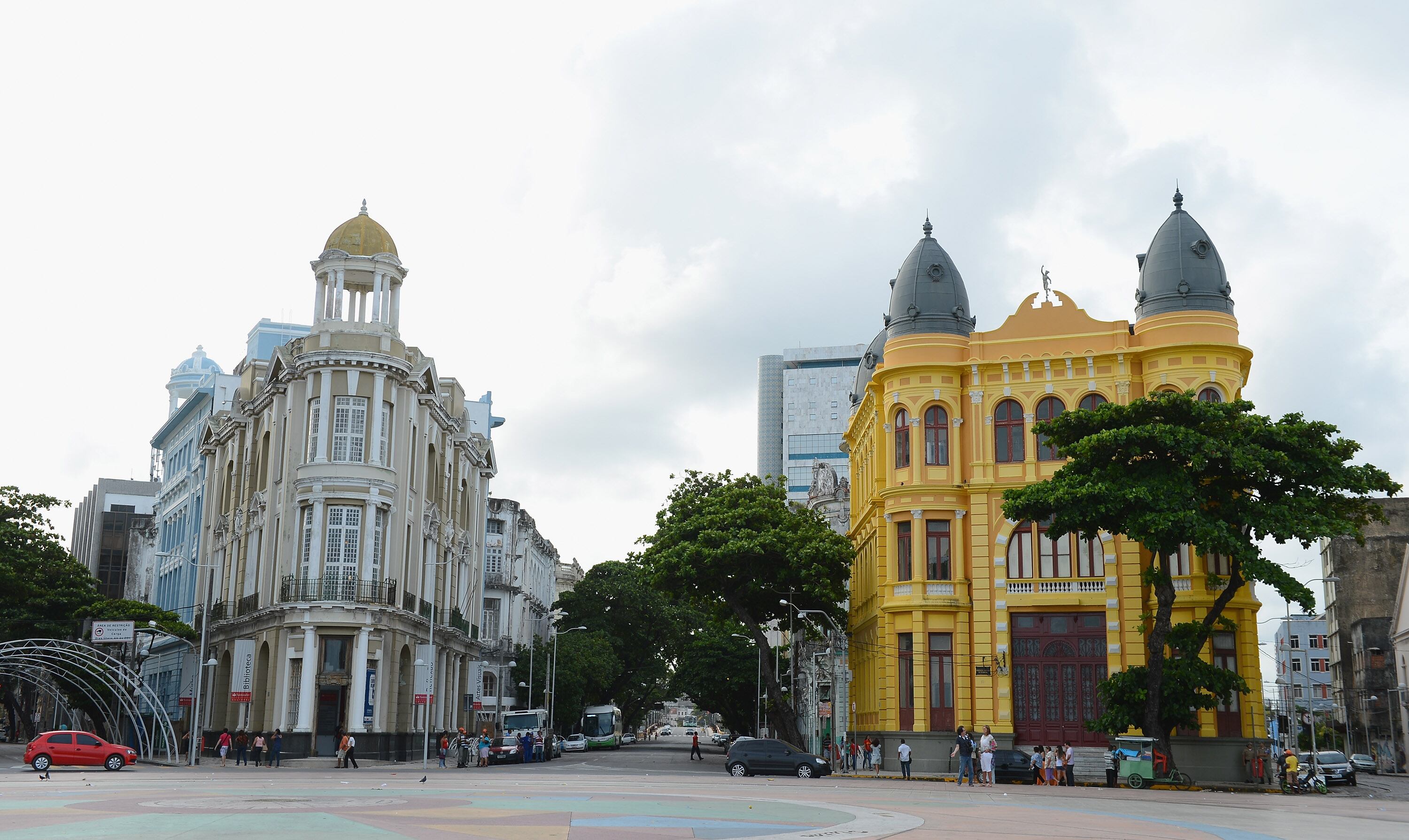 O preço de uma semana de hospedagem em um hotel três
estrelas em Recife, durante o Réveillon, fica a partir de R$ 1.500