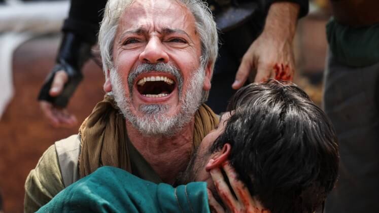 Enquanto isso, em Belém, Hayim (Cássio Pandolfi) leu o comunicado de Saul que declarou Davi e a família dele como inimigos de Israel. Assim, a multidão partiu para cima de Jessé (Edson Fieschi) e seus filhos. No meio do confronto, Jotã (Marcelo Prosdocimi) foi empurrado e morreu ao bater a cabeça em uma pedra. O pai do jovem ficou inconsolável 
