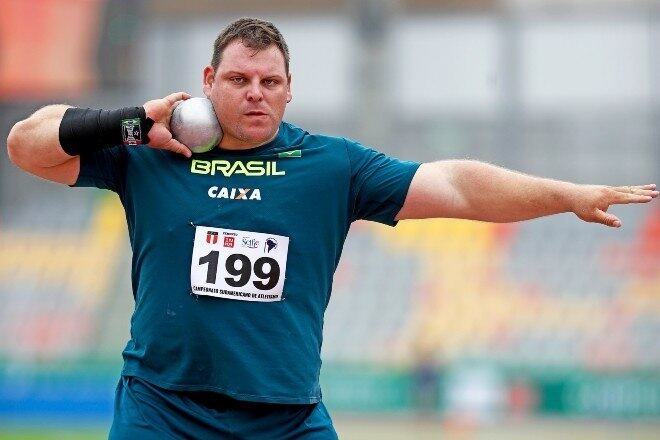 No arremesso do peso, Darlan Romani faz parte do seleto grupo de atletas que arremessam
acima de 22 metros. Fez história ao
ganhar o Prefontaine Classic, com 22,61 m, melhorando em 61 centímetros o próprio recorde sul-americano. Hoje ocupa a 2ª posição do ranking da Iaaf