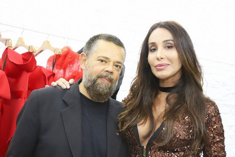 Para a inauguração, Vitor recebeu celebridades e convidados especiais, como  a apresentadora Luciana Gimenez, as atrizes Lucy Ramos, a jornalista Monica Salgado, Danielle Noce, Carol Marra (na foto, com Vitor) e outros nomes