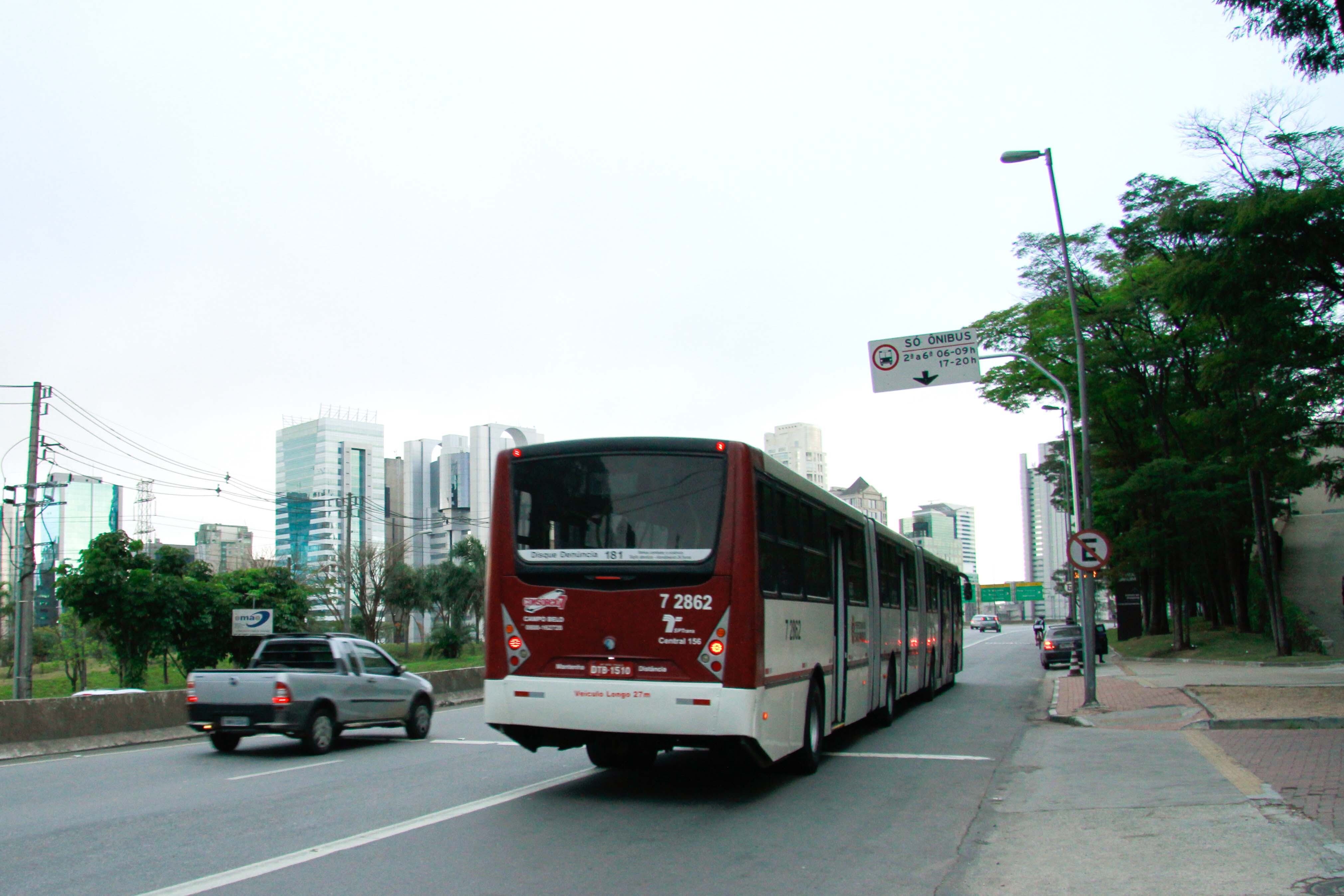 O ônibus passou pela marginal Pinheiros, onde há uma faixa exclusiva, às 7h19. Durante o trajeto houve pontos de lentidão. Às 7h33, a CET (Companhia de Engenharia de Tráfego) registrava 21 km de vias congestionadas, dois quais 3 km na zona sul, local onde o R7 estava. Apesar do trânsito lento, o coletivo conseguiu atingir pico de velocidade de até 53 km/h. 