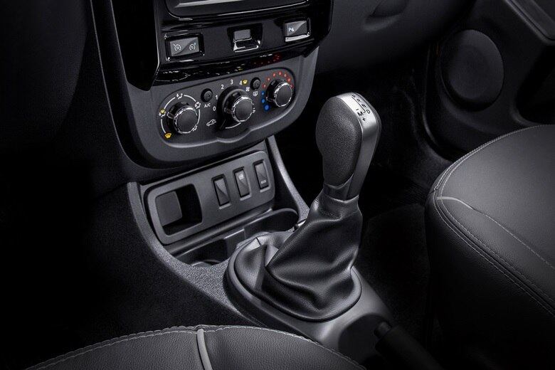 Desta forma, ambos os utilitários ficaram mais confortáveis e seguros, com o volante mais leve em baixa velocidade e mais pesado nas altas