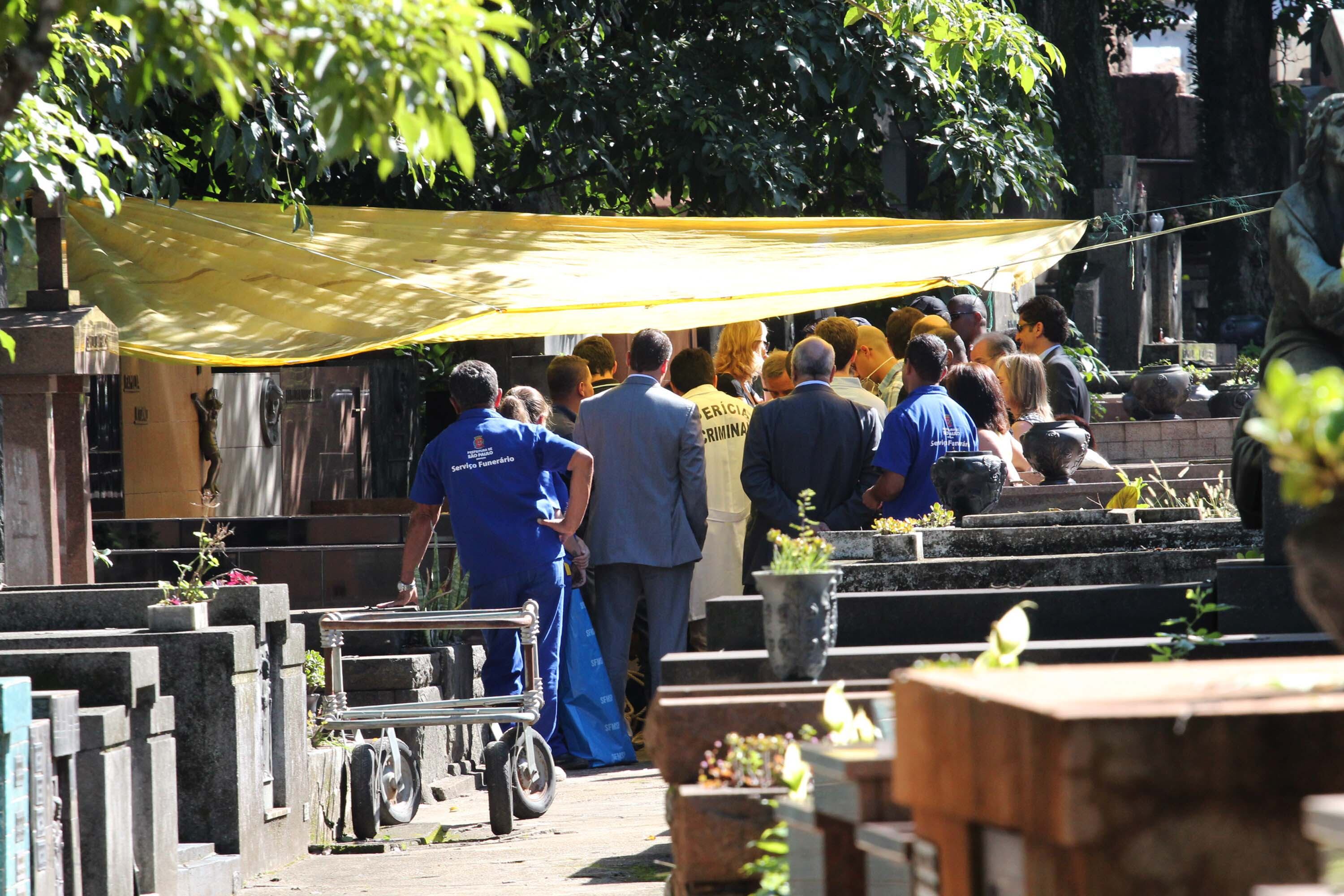 Corpo de Marcos Matsunaga foi exumado na manhã desta terça-feira (12)