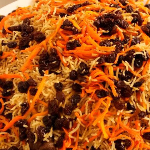 Qabili Palau: iguaria do Afeganistão, considerada uma variante do arroz pilaf, feita com carne de cordeiro, arroz basmati e uvas-passas. É temperado com especiarias, como cominho, canela e açafrão.
