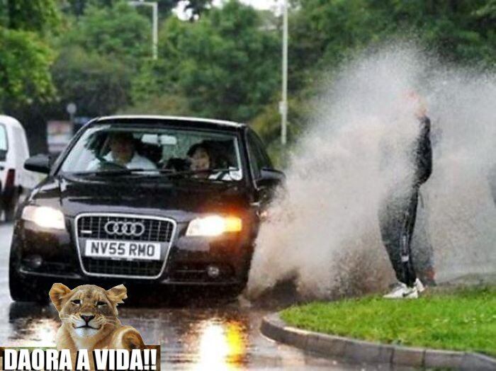 Ela estava com calor e disse mesmo que precisava dar uma refrescada