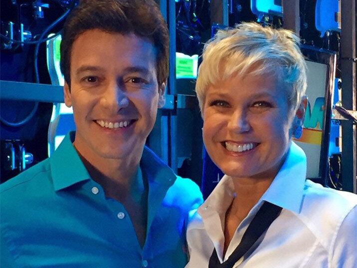 No mês passado, Xuxa visitou Rodrigo nos estúdios da Rede
Record São Paulo. Na época, ele postou esta foto no Instagram e se derreteu pela rainha: "Respeito, admiração e muito amor! Honrado em ter você ao meu
lado"

+ Xuxa Meneghel grava chamada especial no palco da Hora do Faro
