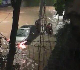 Pai e filho foram resgatados com vida
