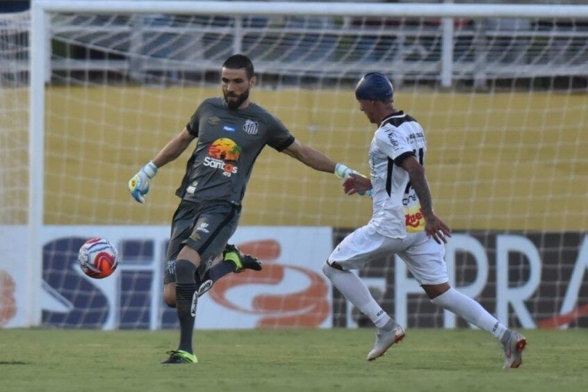 Vanderlei foi pouco exigido na vitória do Santos