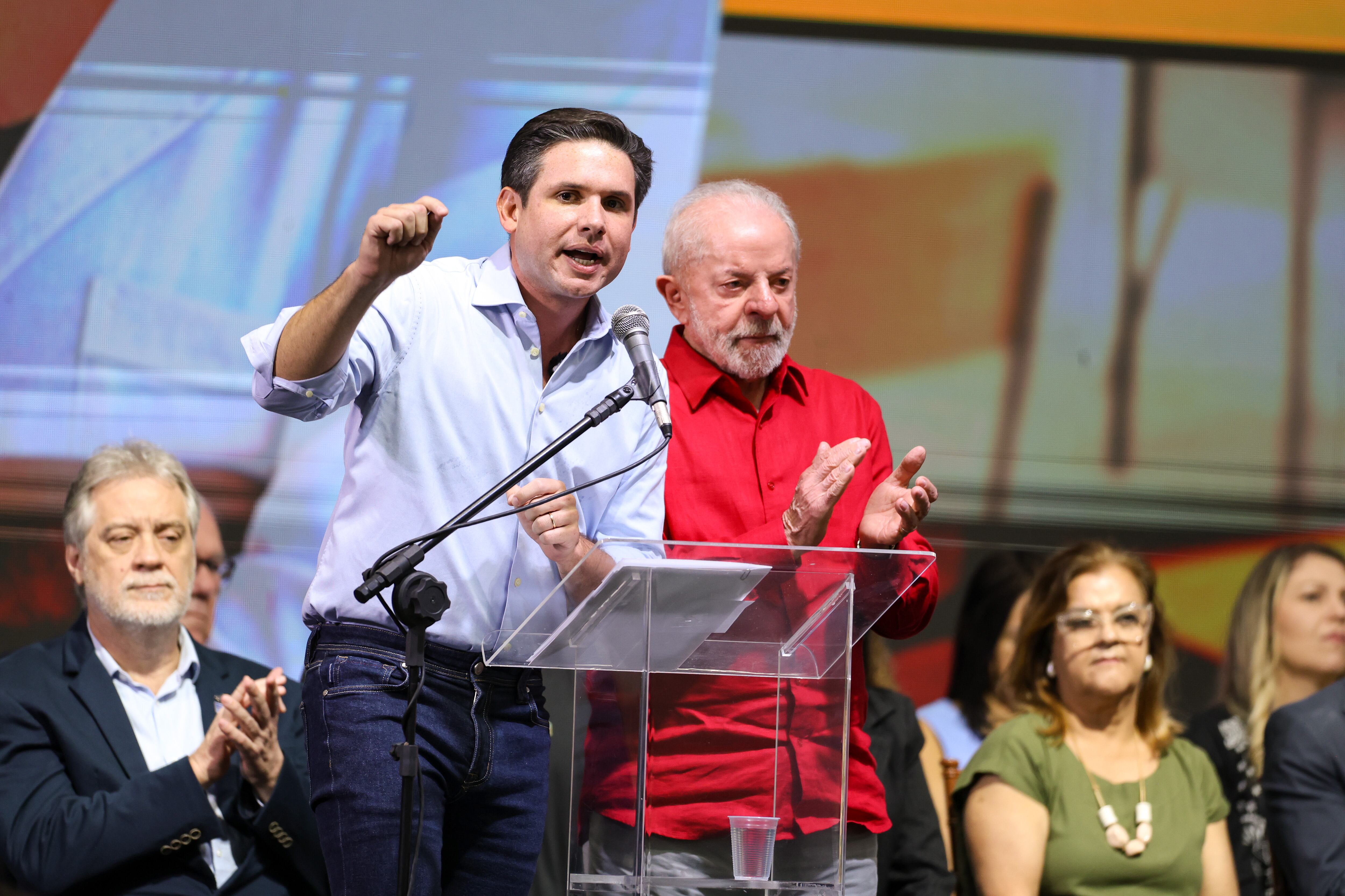 Rio de Janeiro (RJ), 15/10/2025 – O presidente da Câmara dos Deputados, Hugo Motta e o presidente do Brasil, Luiz Inácio Lula da Silva durante evento comemorativo do Dia do Professor, no Ginásio Educacional Olímpico (GEO) Isabel Salgado, no Rio de Janeiro. Foto: Tomaz Silva/Agência Brasil