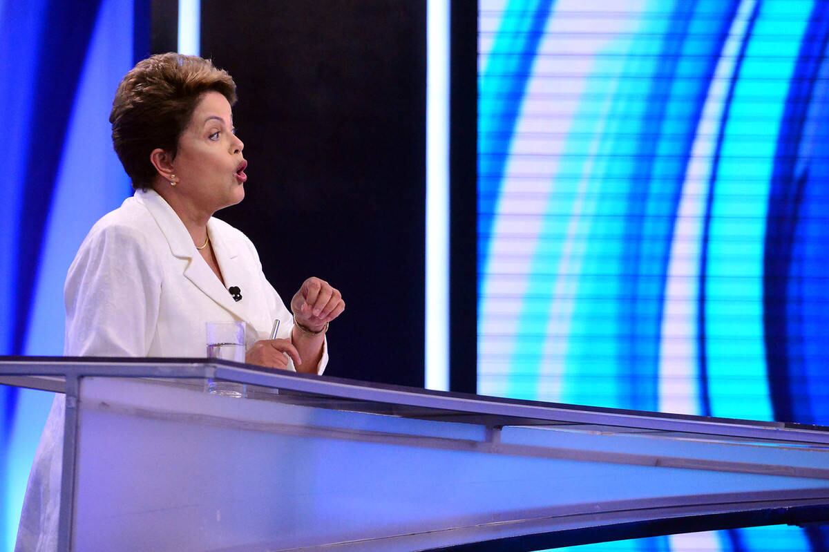 "Os
senhores sucatearam o ensino superior no Brasil e faziam uma posição errada
entre universitários, creche e ensino médio. Sem professor bem formado, não vai
existir educação de qualidade no Brasil", rebateu Dilma Rousseff. Leia mais