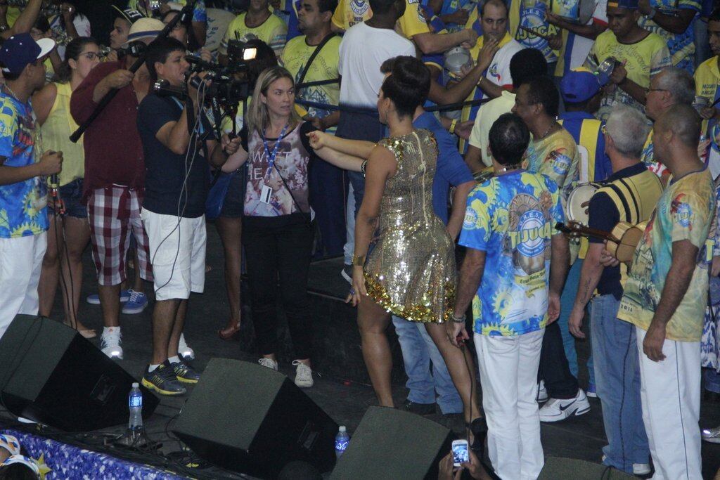 Klebber e Juliana Alves na quadra