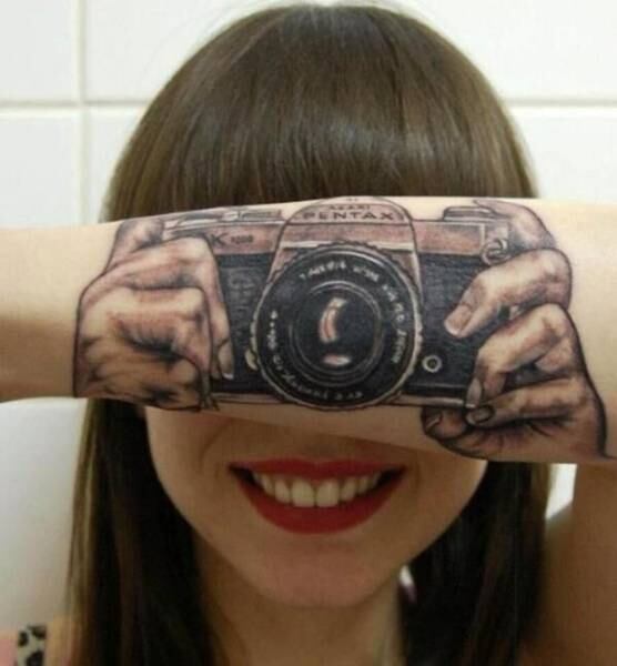 Essa tatuagem é perfeita pros amantes de fotografia
