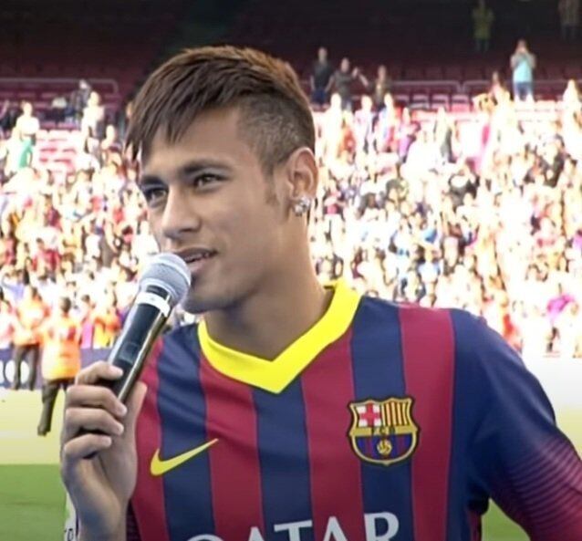 Ele foi vendido pelo Santos ao Barcelona, onde apresentou-se em julho de 2013. Os valores divulgados na época foram 57 milhões de euros, mas hoje imagina-se que o craque custou bem mais.