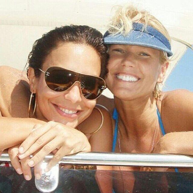 A apresentadora, que completa 53 anos neste domingo (27), foi surpreendida por diversas mensagens de carinho de cantores e artistas que acompanham sua carreira. Ivete Sangalo foi uma das celebridades que mandou um recado. 

— Essa é totalmente miga sua loka! Para você meu bem, todo meu amor e carinho. Desejo que você seja sempre feliz e realizada. Saúde, amor e muitas gargalhadas! Te amo 

Acesse o R7 Play e assista à programação da Record quando quiser

