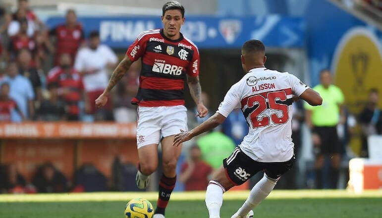 3. Futuro incerto na Copa do Brasil
A única competição em que segue vivo é a Copa do Brasil, mas começou com o pé esquerdo: no jogo de ida, no Maracanã, viu o São Paulo abrir a vantagem de 1 a 0. Agora, no Morumbi, o time carioca terá de correr atrás do prejuízo