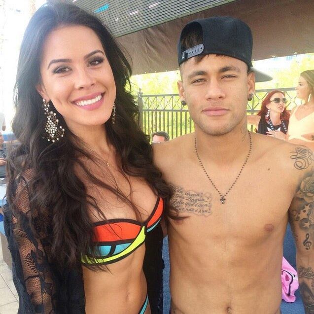 Outra ring girl gata que tirou uma casquinha do jogador foi a morena Camila Oliveira. A conta do UFC no Instagram fez questão de destacar a aparição de Neymar em sua festa. Clique aqui e veja a galeria completa!