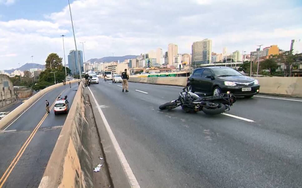 Passageiros foram arremessados para outro viaduto