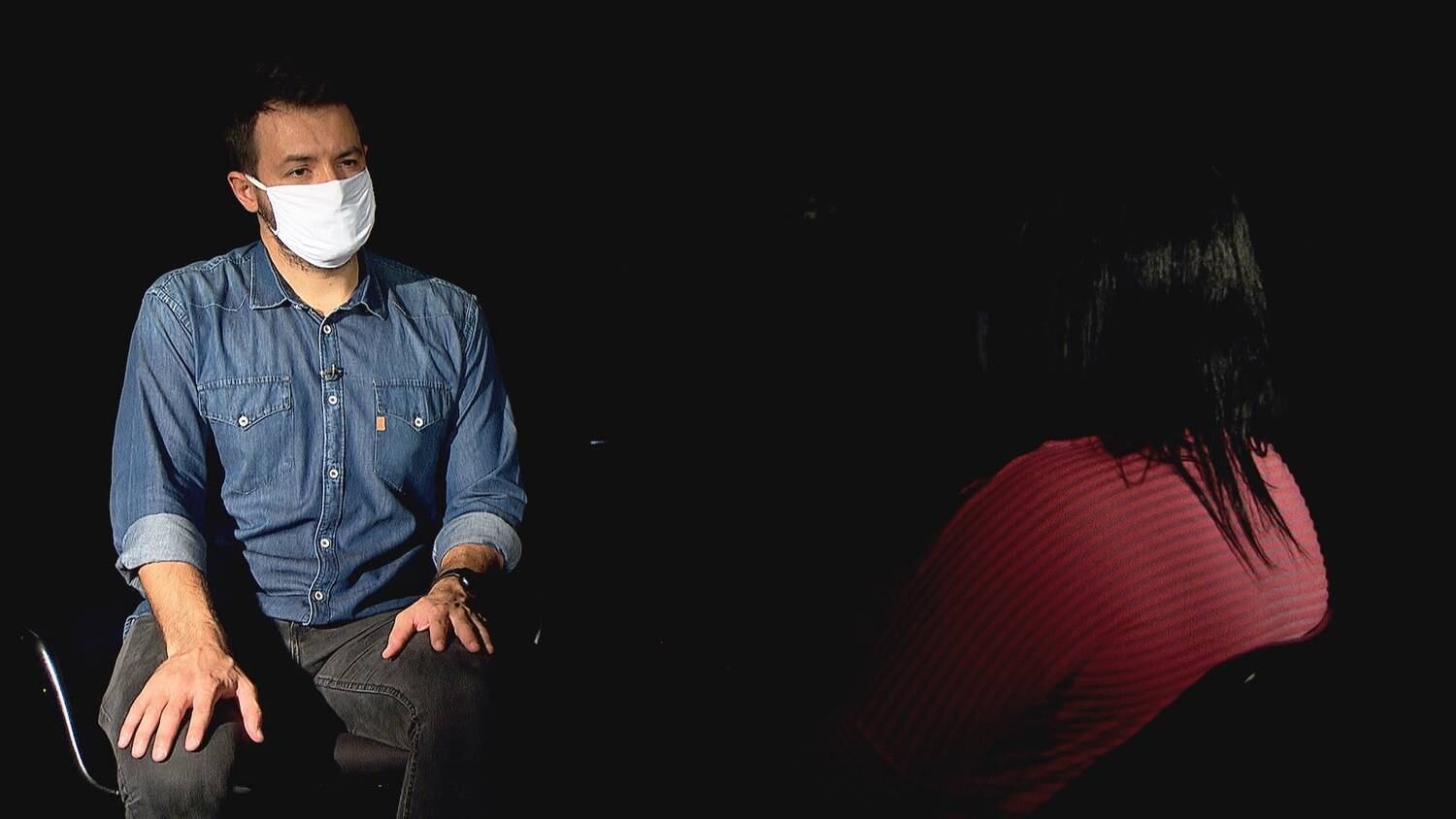 Câmera Record mostra reportagem sobre os cemitérios clandestinos em São Paulo