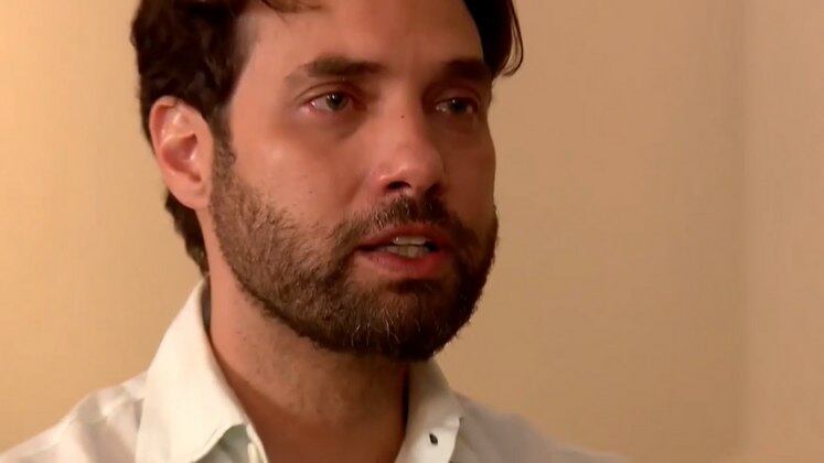 A defesa de Jairinho chegou a pedir que o ex-vereador fosse solto, mas a Justiça negou. Porém, Monique foi liberada no dia 5 de abril de 2022 para cumprir prisão domiciliar. Na decisão, ficou estabelecido que ela deveria usar tornozeleira eletrônica e só poderia manter contato com seus advogados e familiares