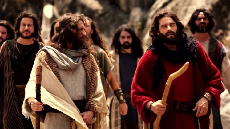 Para confeccionar o figurino dos 80 atores escalados para a superprodução, foram usados, aproximadamente, 1,5 mil metros de tecidos, que renderam 2 mil peças de roupas e 300 joias 