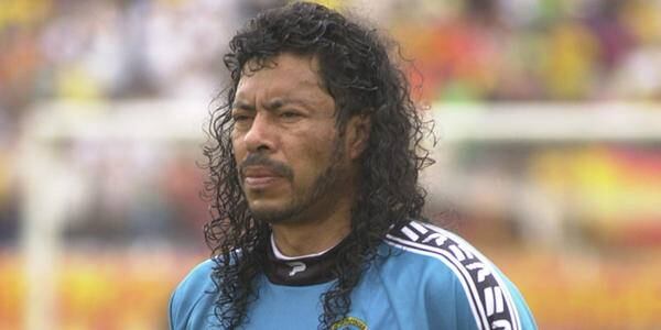 Nos anos 80 e 90, o Cartel de Medellín, comandado pelo traficante Pablo Escobar, teve muito poder sobre clubes da cidade colombiana. Os traficantes comandavam resultados e apoiavam as equipes. René Higuita foi flagrado visitando o chefão do tráfico na prisão e causou estardalhaço