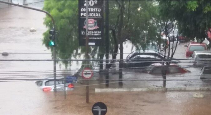 Entrada do 20º DP (Água Fria) foi praticamente coberta pelo alagamento