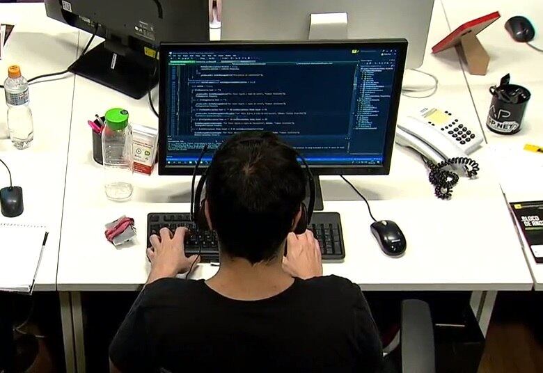 Cientista de Dados

Profissionais focados em trazer inteligência e estratégia para as companhias por meio de estruturação de base de dados e utilização de análises dos dados seguem como um dos mais requisitados do mercado. No cenário atual, eles podem ajudar as empresas a encontrar o melhor caminho de operação em um cenário de incerteza.

Salário: R$ 19 mil a R$ 29 mil
