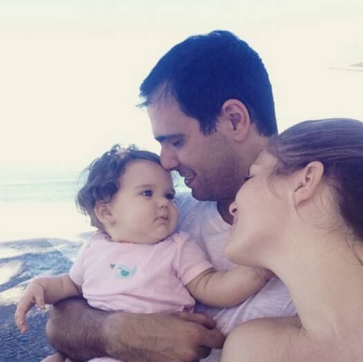 Ana mostra não ser uma mãe radical, mas impõe respeito quando necessário!

— Meus filhos não têm horário para dormir, eles têm horário
pra acordar e ir para escola, mesmo se estiverem virados. Eu
sou uma mãe brava, na hora que tem que engrossar, eu engrosso. Porque chega uma
hora que eles têm que saber que estão falando com a mãe e não com uma amiguinha.

+ Esfrega na cara! Convidados se divertem em quadro Kidsafio
+ Quer ter o bumbum e coxas da Sabrina? Personal ensina os exercícios preferidos da Japa
