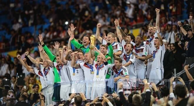 Quem quiser aproveitar o primeiro domingo de competição para preparar um churrasco vai poder acompanhar a partida da atual campeã Alemanha contra a seleção mexicana, às 12h do dia 17. O confronto acontece antes da estreia do Brasil no Mundial