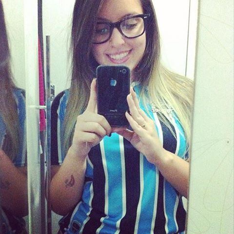 Suélen também faz sucesso com a camisa do Grêmio