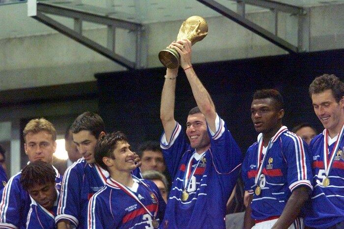 O primeiro Zidane do Brasil nasceu na década de 1990. Nos
anos 2000 mais de 500 foram registrados. O IBGE conta ainda com 31 Zinedine
(primeiro nome do craque francês) em seu levantamento