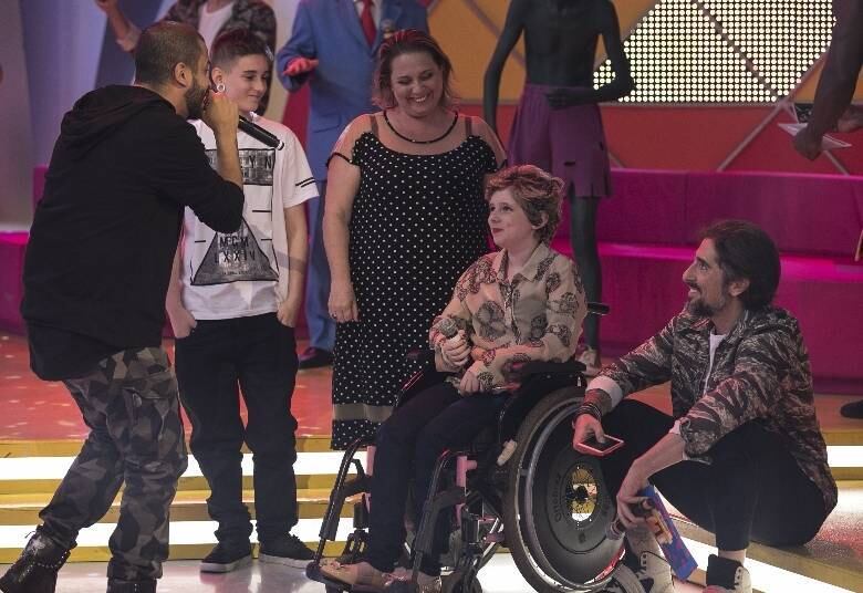 E a emoção vai
aumentar ainda mais quando a jovem reencontrar no palco um de seus maiores ídolos, Projota
•VÍDEO: Projota e Vale a Pena Ver Direito agitam o Legendáriosdesta sexta-feira (20)