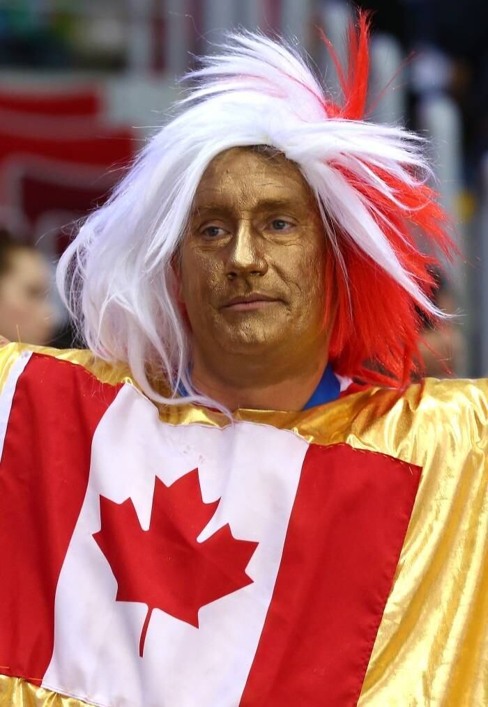 O rosto pintado de dourado foi para trazer sorte aos atletas do Canadá