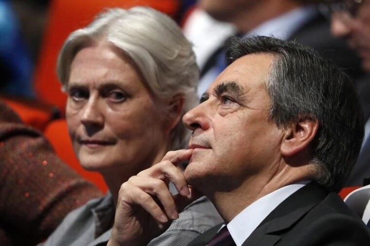 Fillon viu o nome de sua esposa ser envolvido em acusação