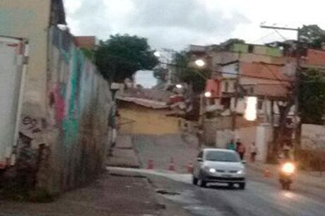 Viaturas da Transalvador estão no local para orientar os motoristas