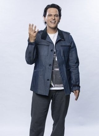 Combinação perfeita

Para o vencedor do The Four Brasil, escutar as dicas dos jurados é fundamental para
seguir na competição: “Os jurados eram de uma competência, empatia e uma
alegria tão grande que faziam os candidatos crescerem com dicas maravilhosas e às
vezes puxões de orelha que nos faziam estudar mais e redobrar o esforço”, diz.

 