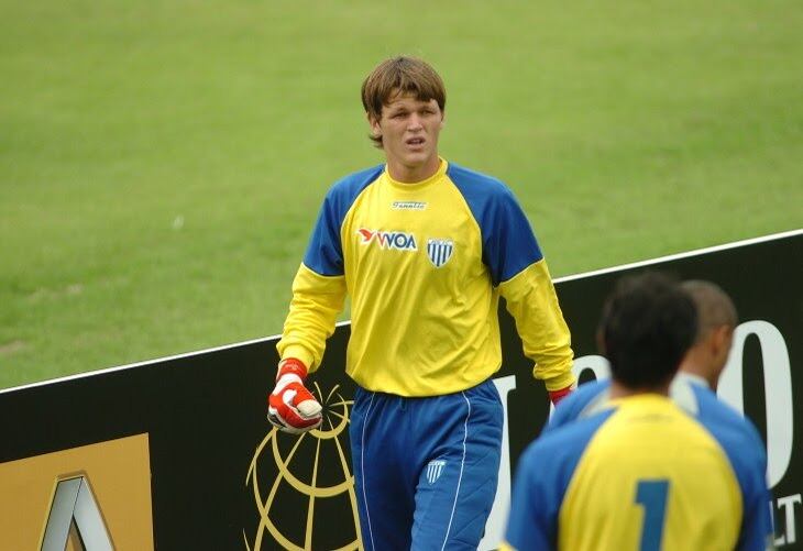 O jovem goleiro chegou com status de titular depois de ter
sido convocado para a seleção brasileira – o jogador tinha idade olímpica - e ter se destacado na Copa do Brasil de 2011