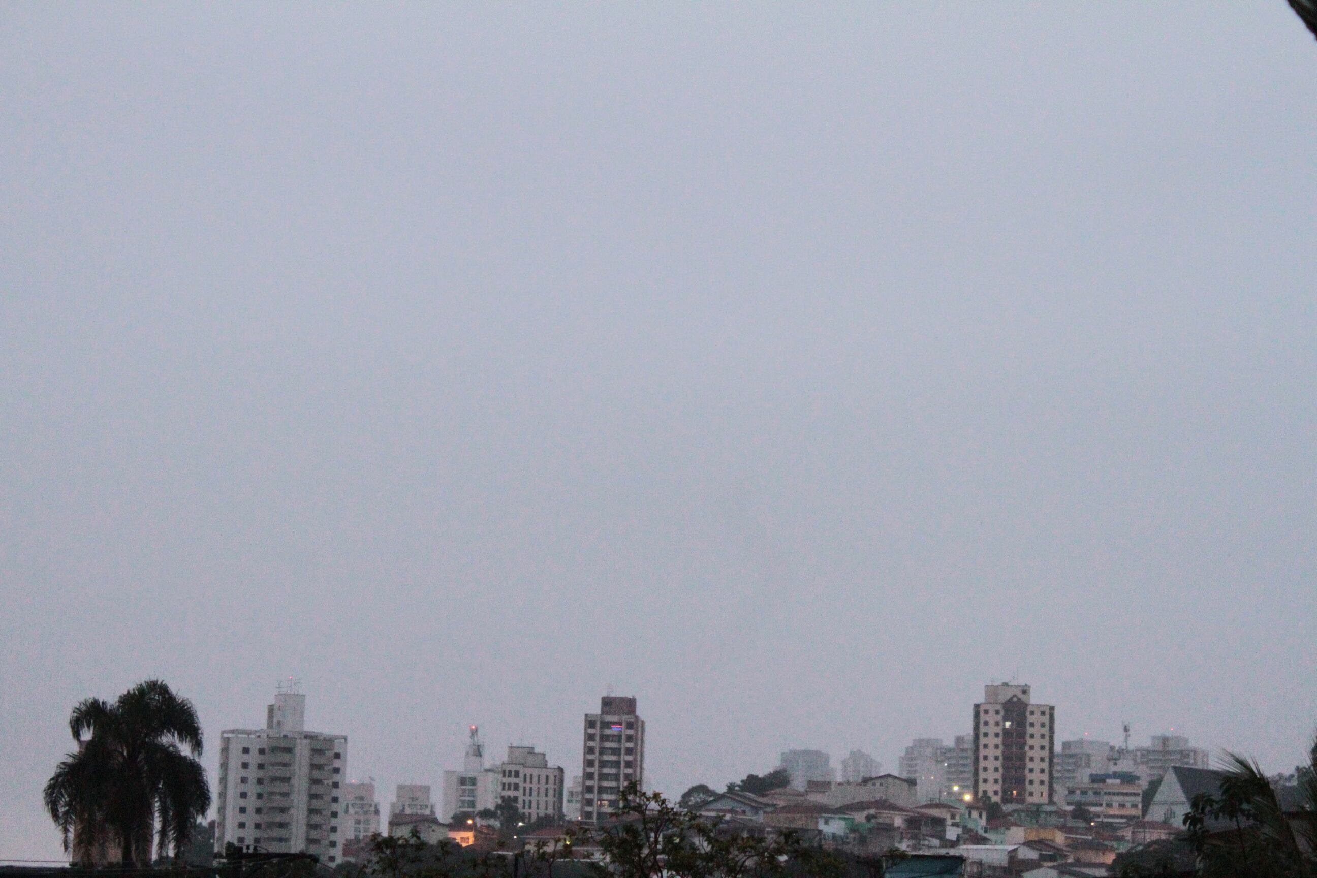 Há possibilidade de garoa e chuva fraca e sensação térmica por chegar a 3ºC