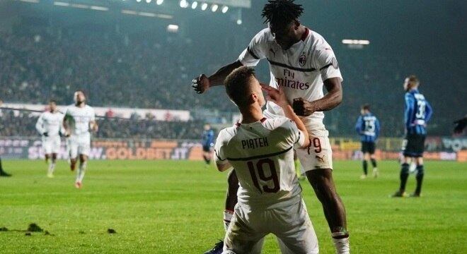 Polonês Piatek marca dois na vitória milanesa sobre a Atalanta