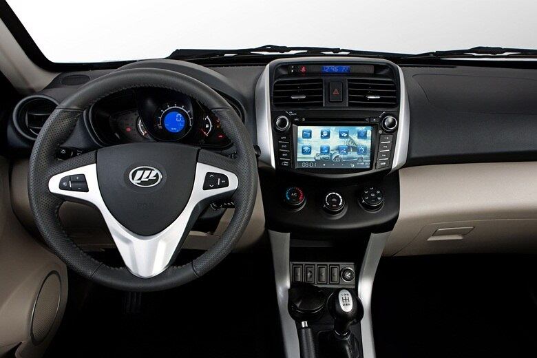 Painel em dois níveis teve inspiração no japonês Toyota RAV4