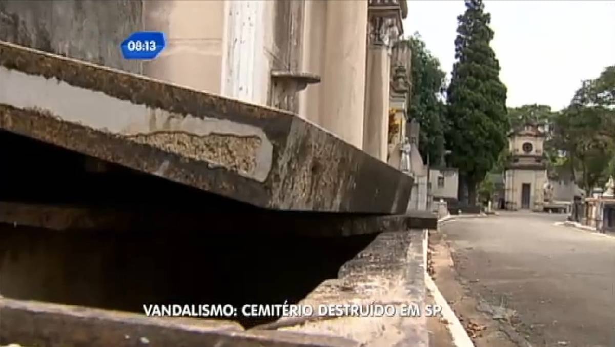 O serviço funerário de São Paulo informou que a segurança dos cemitérios é responsabilidade da Guarda Civil, mas disse também que está em processo de contratação de seguranças, o que deve ser feito ainda no primeiro semestre deste ano