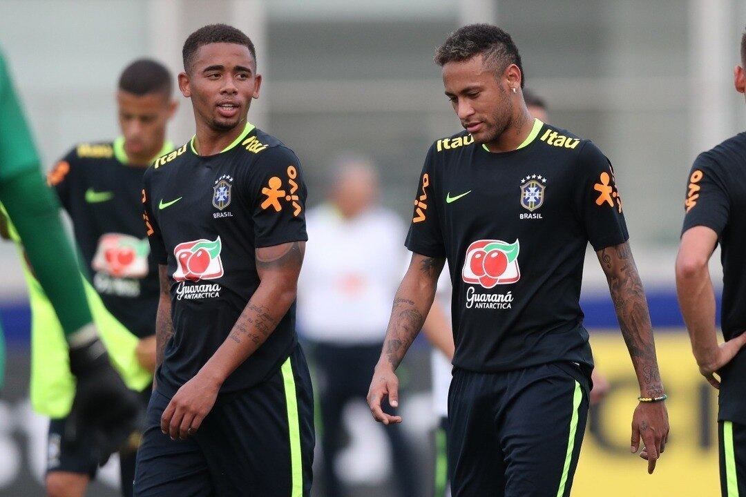 Neymar e Gabriel Jesus treinaram e formaram a dupla de ataque em um dos times