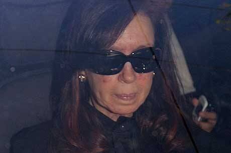 Presidente da Argentina apareceu em público com o rosto coberto de manchas