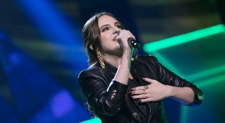 Vitória Zwirtes deixou a timidez de lado e encantou 85 jurados depois de interpretar o hit Brasil, de Cazuza
