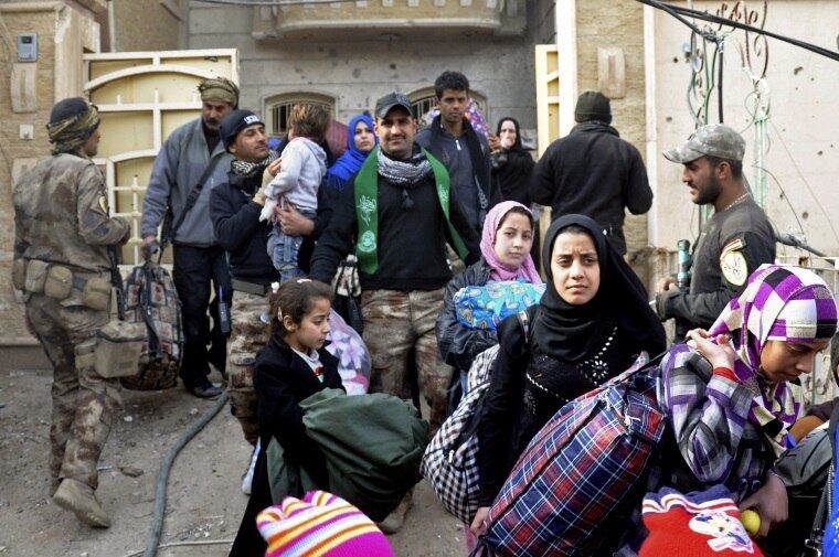 Situação parecida ocorre em Ramadi, no Iraque. A milícia terrorista perdeu a parte central da cidade e, para evitar mortes na tentativa de retomada, grupos iraquianos evacuaram a região, que começa a ser libertada
Conheça o R7 Play e assista a todos os programas da Record
na íntegra!
