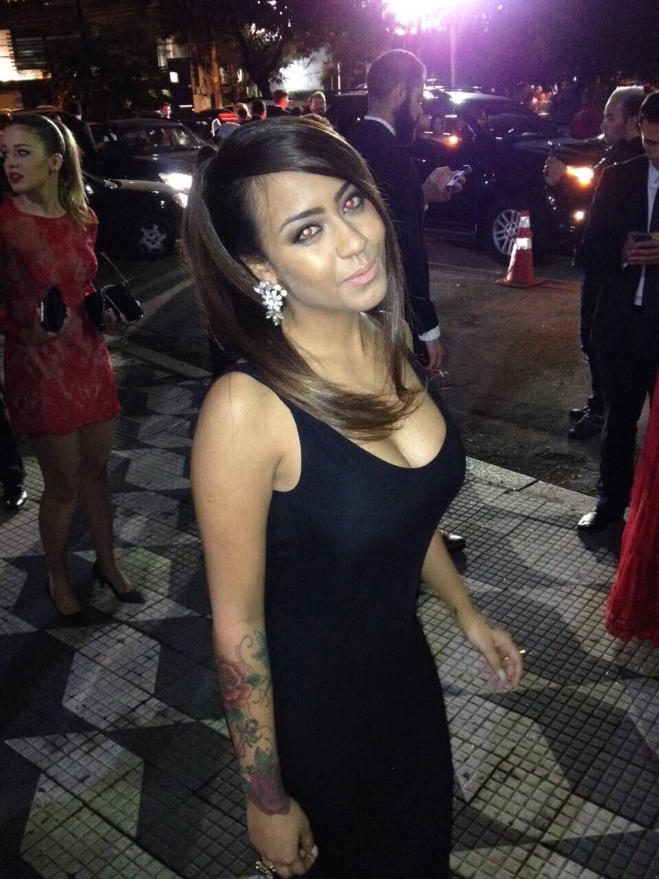 Depois de muito ostentar a riqueza de Neymar, Rafaella Santos, irmã do craque, está trilhando seu próprio caminho no mundo dos negócios. A gata lançou no início desta semana seu novo blog, no qual dá dicas sobre assuntos variados, incluindo, até, esportes

Veja também: Esporte Fama: irmã de Neymar atrai olhares em jogo do Barcelona