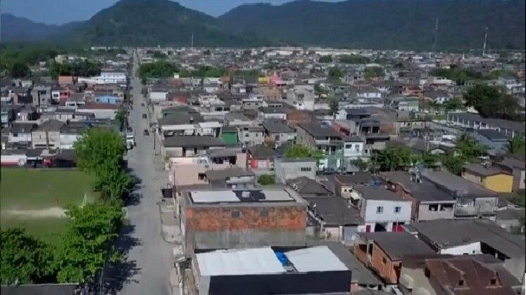 O criminoso era responsável por chefiar o tráfico de drogas em uma das regiões litorâneas mais movimentadas do Estado de São Paulo e comandava os interesses da facção com "disciplina", junto a essas comunidades


