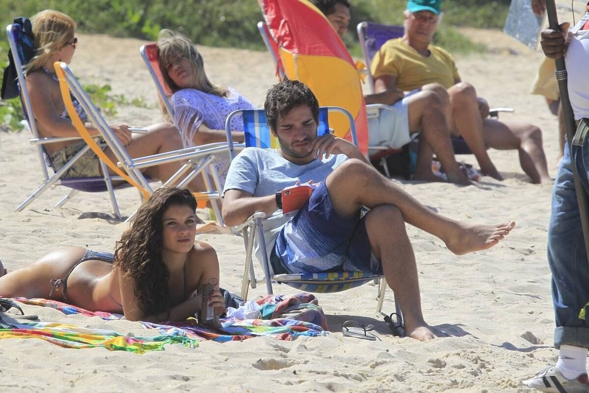 Elenco de Geração Brasil grava na praia de Grumari, no Rio